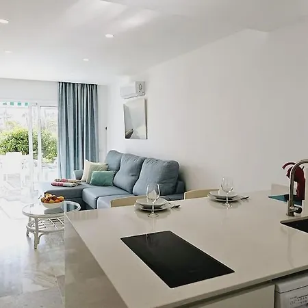 Altamira Paradise 公寓 阿德耶