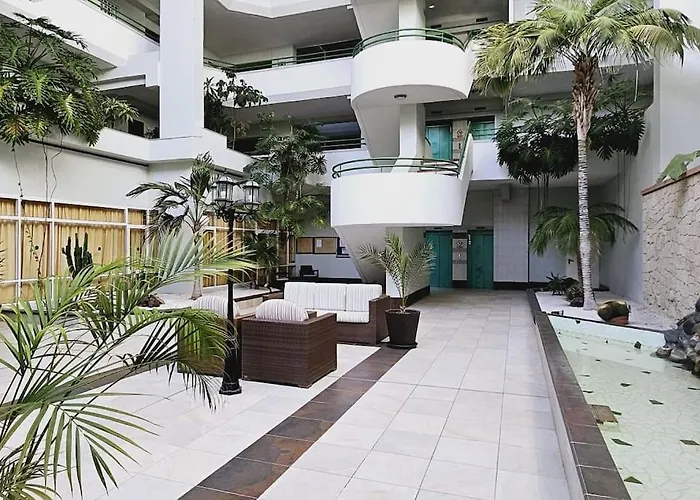 Altamira Paradise 아파트 아데제